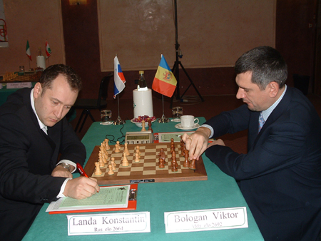 Konstantin Landa contro Viktor Bologan, in risalita dopo due ko iniziali